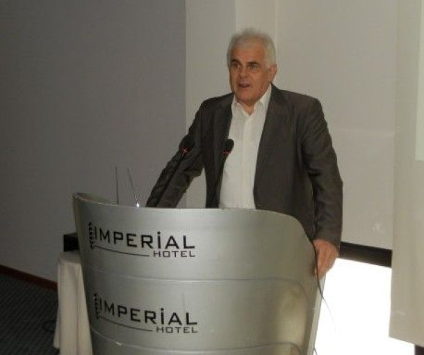 ΒΡΑΒΕΥΣΗ ΑΡΙΣΤΟΥΧΩΝ ΜΑΘΗΤΩΝ - ΦΟΙΤΗΤΩΝ ΣΤΟ ΑΓΡΙΝΙΟ